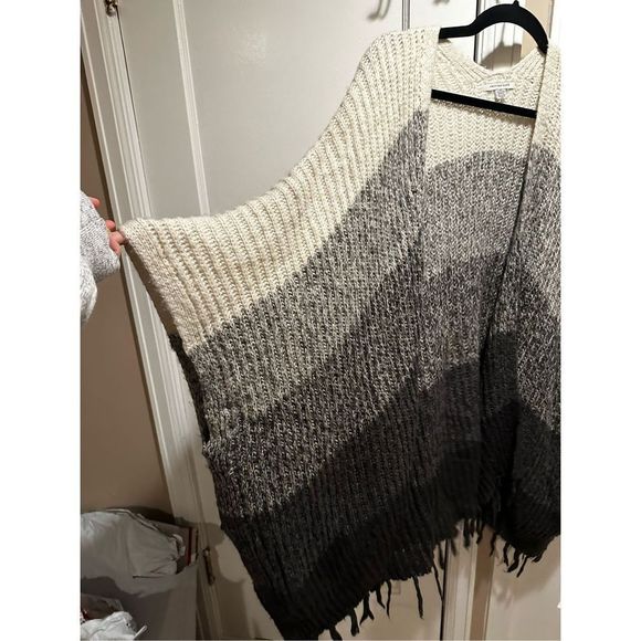 American Eagle Knitted Medium Grey White Cardigan - Picture 2 of 4